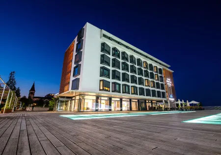 Lake Geneva Hotel Отели в г. Шаван-де-Божи