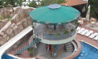 Sunny Day Club Hotel