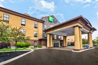 Holiday Inn Express & Suites Marysville Hotels in Marysville