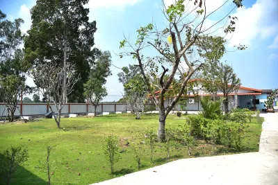 Chao Phraya Home Hotel di Phayuha Khiri
