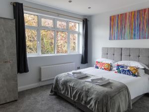 London Northwick Park Serviced Apartments by Riis Property