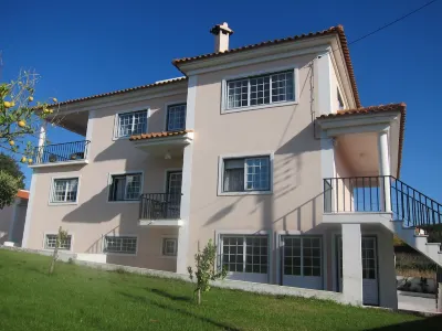 Casa Das Hortênsias - Charming Guest House Hotels in Colares