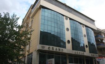 Grand Aksac Hotel