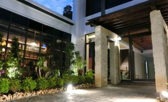 Natural Manor Resort