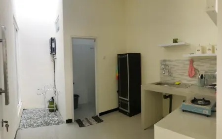 Villa Syariah Bunga Tanjung 16 - Two Bedroom Отели в г. Junrejo