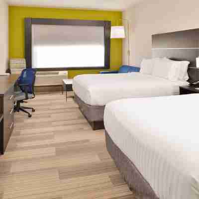 Holiday Inn Express & Suites Lee's Summit - Kansas City Rooms