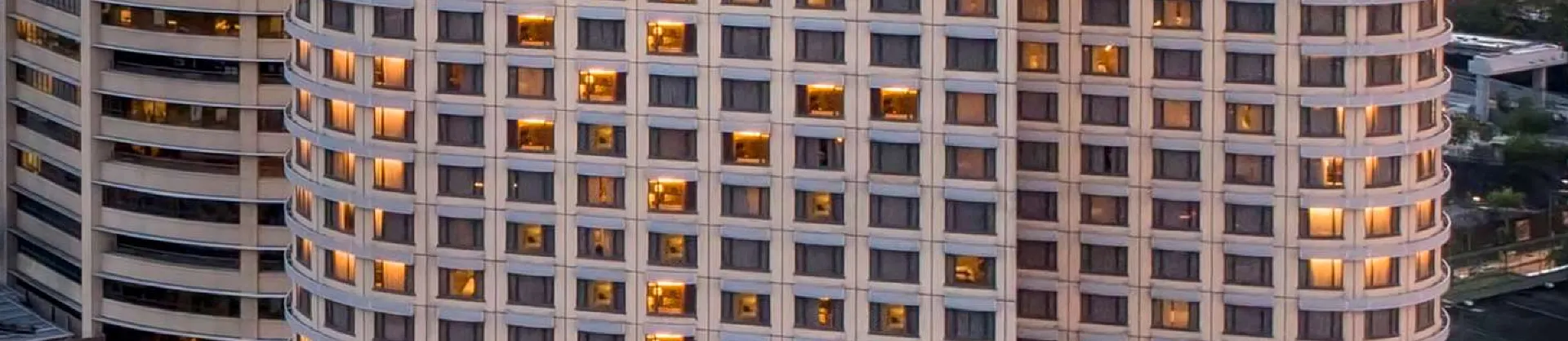 Khách sạn cao cấp
