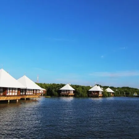 BeeJay Bakau Resort