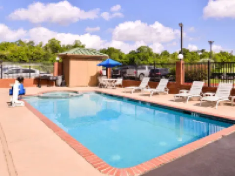 Quality Inn & Suites Hotels in Beaumont