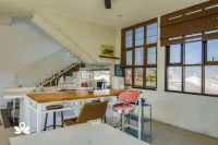 Family Guest House Kupang Baru فنادق في Sukomanunggal