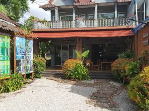 Khao-Sok Bed and Breakfast