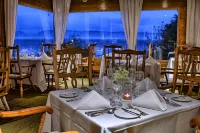 Sooke Harbour House Hotels in Sooke