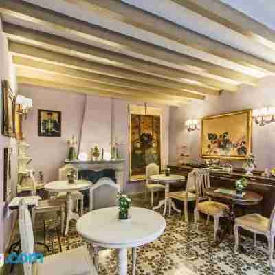 Ca'n Isabel Dining/Meeting Rooms