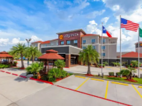 La Quinta Inn & Suites by Wyndham Houston Channelview チャネルヴューのホテル