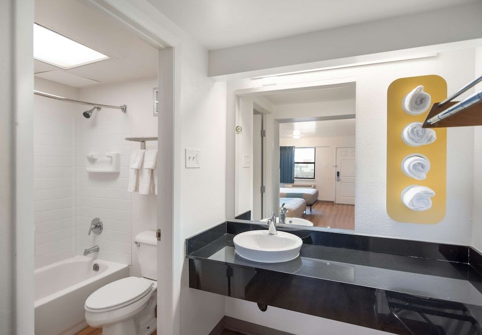 motel 6 colorado springs phone number