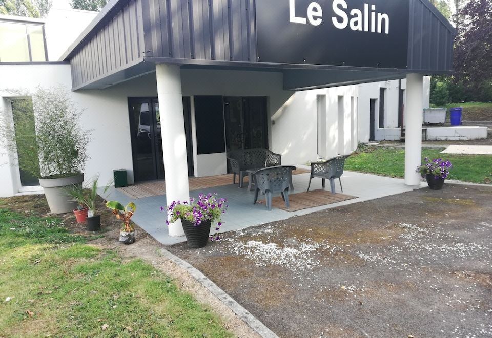 Le New Salin-Brehal Updated 2023 Room Price-Reviews & Deals | Trip.com