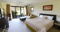 Cootamundra Heritage Motel & Apartments Hotels near Cootamundra Airport