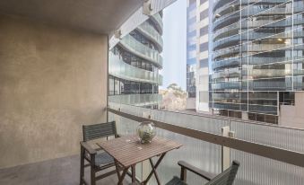 614/576 St Kilda - Huge 1 Bedroom YVE Apartment - Luxury Space