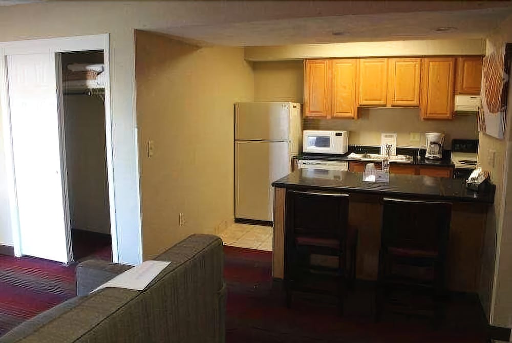 Hawthorn Suites Wichita East