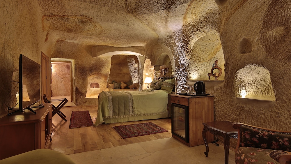 Golden Cave Suites