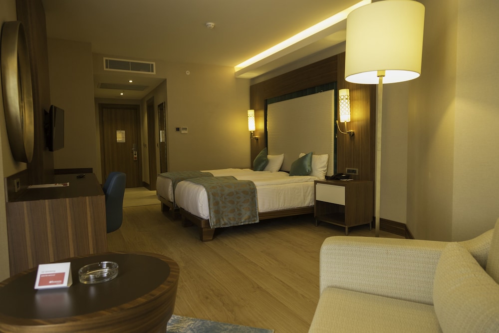 Ramada Hotel & Suites Kusadasi