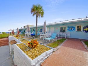 Daytona Shores Inn and Suites