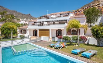 1 Charming Villa, Huge Terraces, Pool, Garden, BBQ