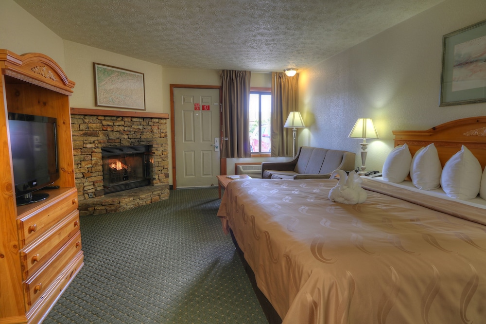 Quality Inn & Suites at Dollywood Lane