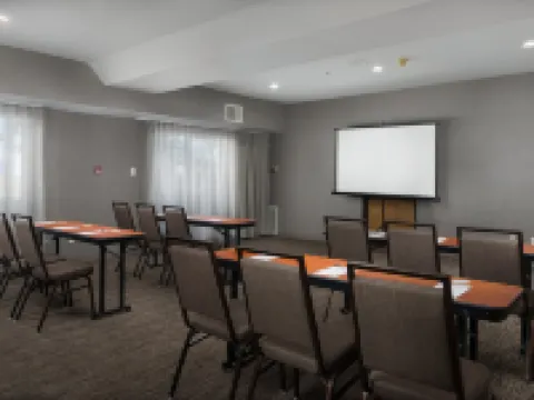 Country Inn & Suites by Radisson, Portland International Airport, or Hotels in Portland
