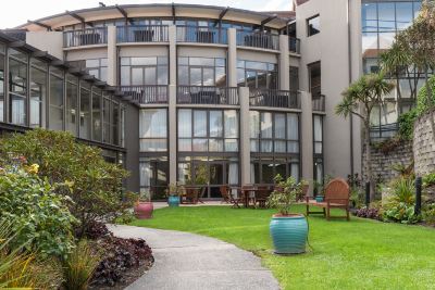 庭 コプソーン ホテル アンド リゾート クイーンタウン レイクフロントの写真