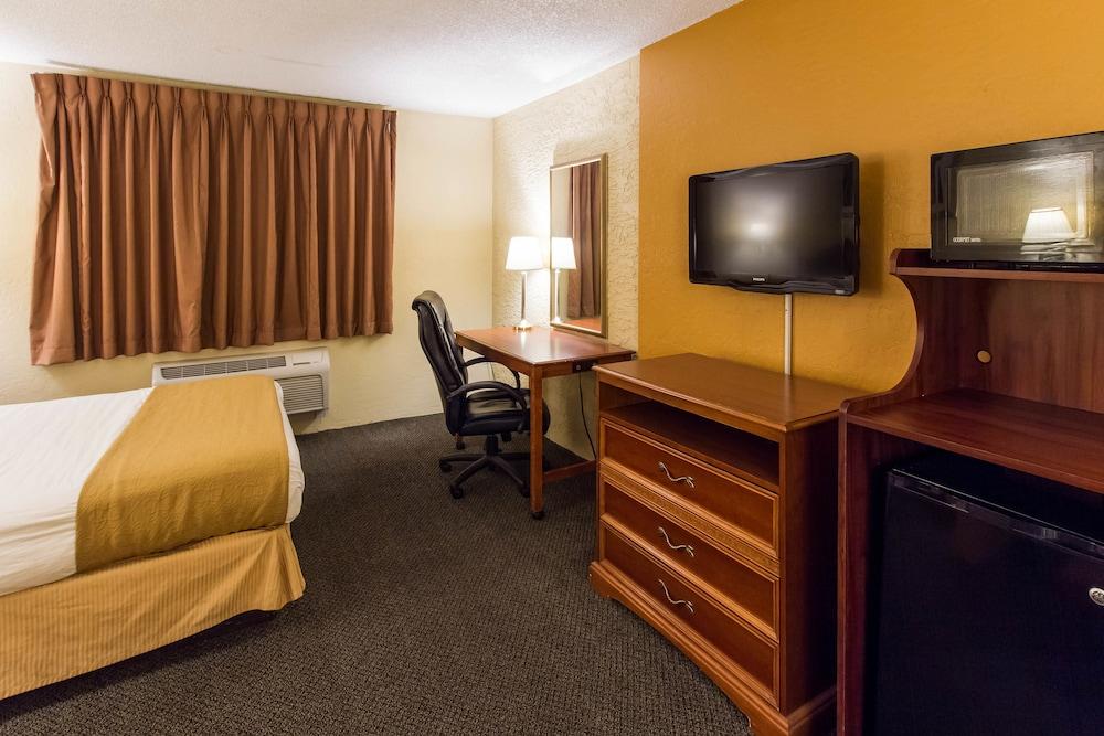 Quality Inn and Suites Goodyear