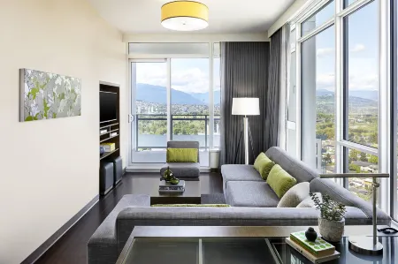 Element Vancouver Metrotown Отели рядом с достопримечательностью «Университет Саймона Фрезера»