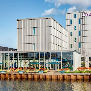 Yotel Amsterdam Hotels near TomTom