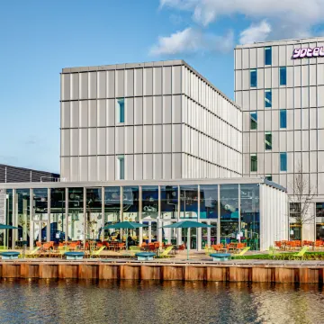 Yotel Amsterdam Отели рядом с достопримечательностью «Мост Питон»
