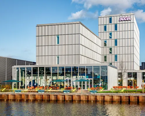 Yotel Amsterdam Hoteles cerca de Mirador A'DAM Lookout
