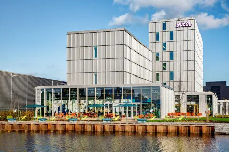 Yotel Amsterdam Отели рядом с достопримечательностью «Мост Питон»