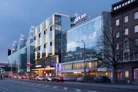 Park Inn by Radisson Central Tallinn Отели рядом с достопримечательностью «Passenger Terminal D»