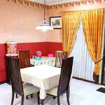 Villa Pelangi 2 Dining/Meeting Rooms