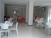 Skyward Hotel Hotels in Malalayang