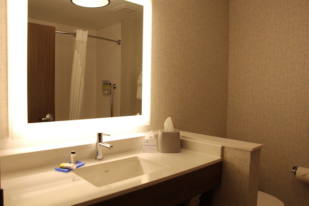 Holiday Inn Express & Suites Phoenix - Airport North, an Ihg Hotel