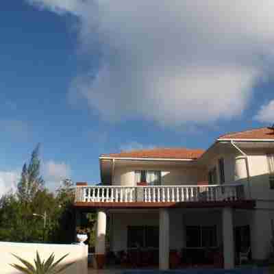 CaranaBeach Hotel Exterior