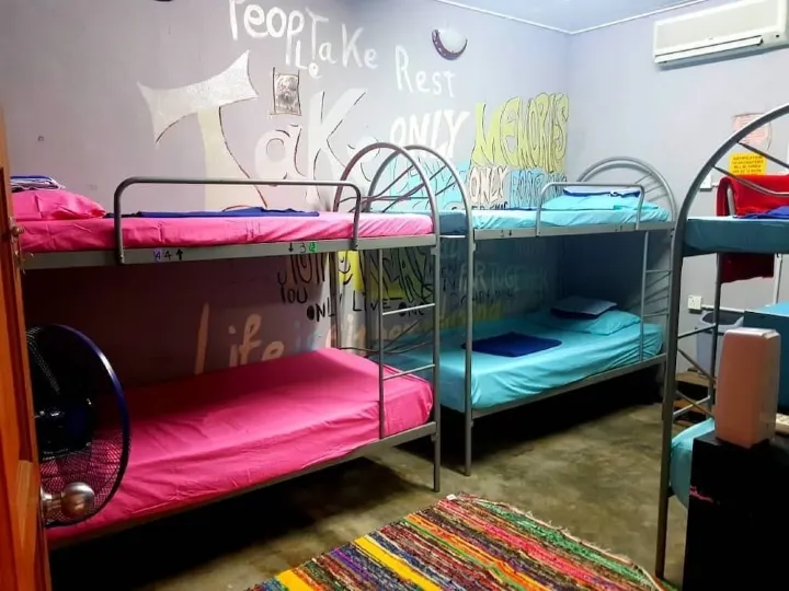 寶比咖啡廳背包客青年旅舍