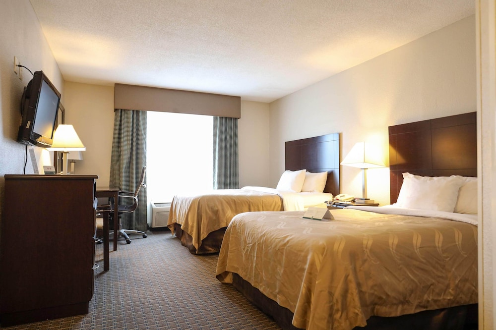 Copley Inn & Suites, Copley - Akron