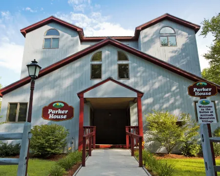 Attitash Mountain Village Отели рядом с достопримечательностью «Аттиташ Маунтин Резорт»