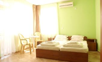 Studio in Pomorie, with Furnished Terrace and Wifi Near the Beach
