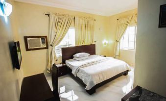 Carabana Hotel & Suites