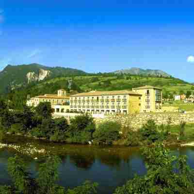 Parador de Cangas de Onis Hotel Exterior