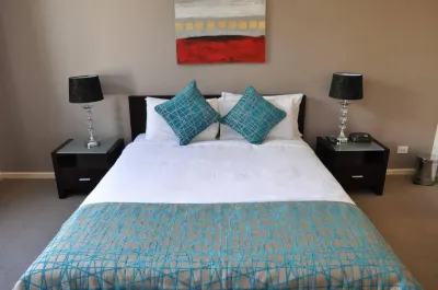 RNR Sturt Holiday Home Hotels in Goodwood