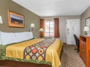 Super 8 by Wyndham Metairie