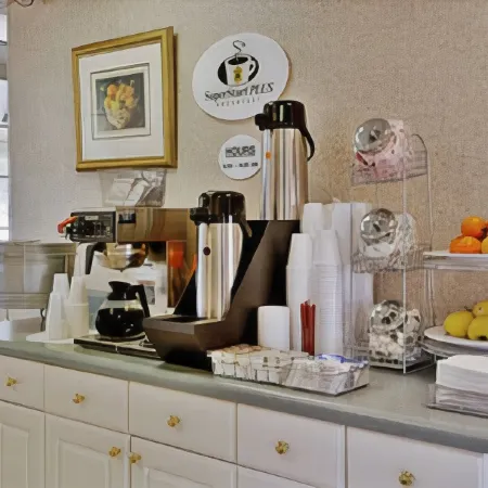 Super 8 by Wyndham Salisbury